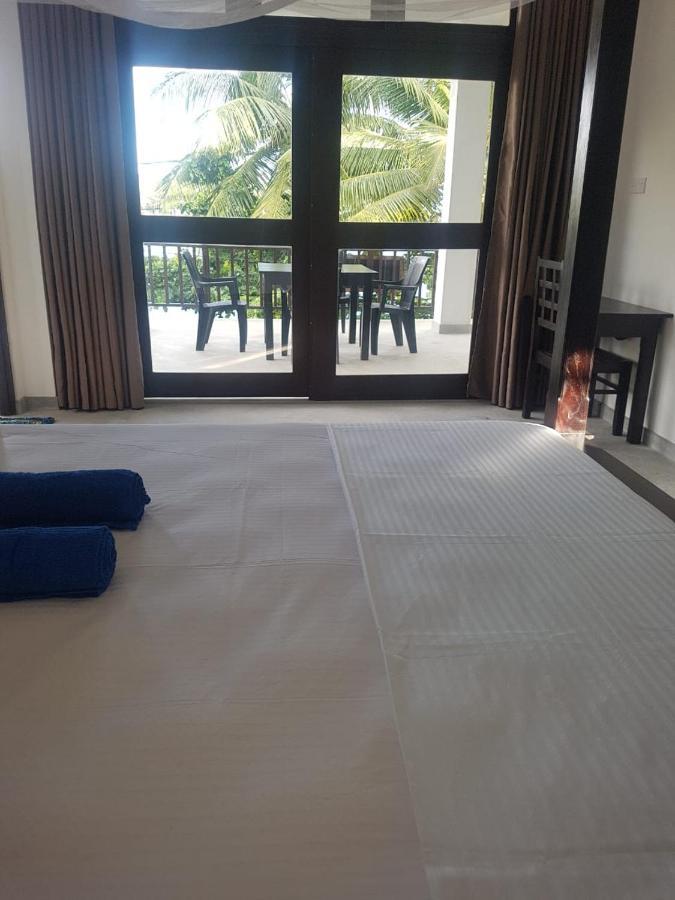 Hotel Waves Hiri à Dikwella Extérieur photo