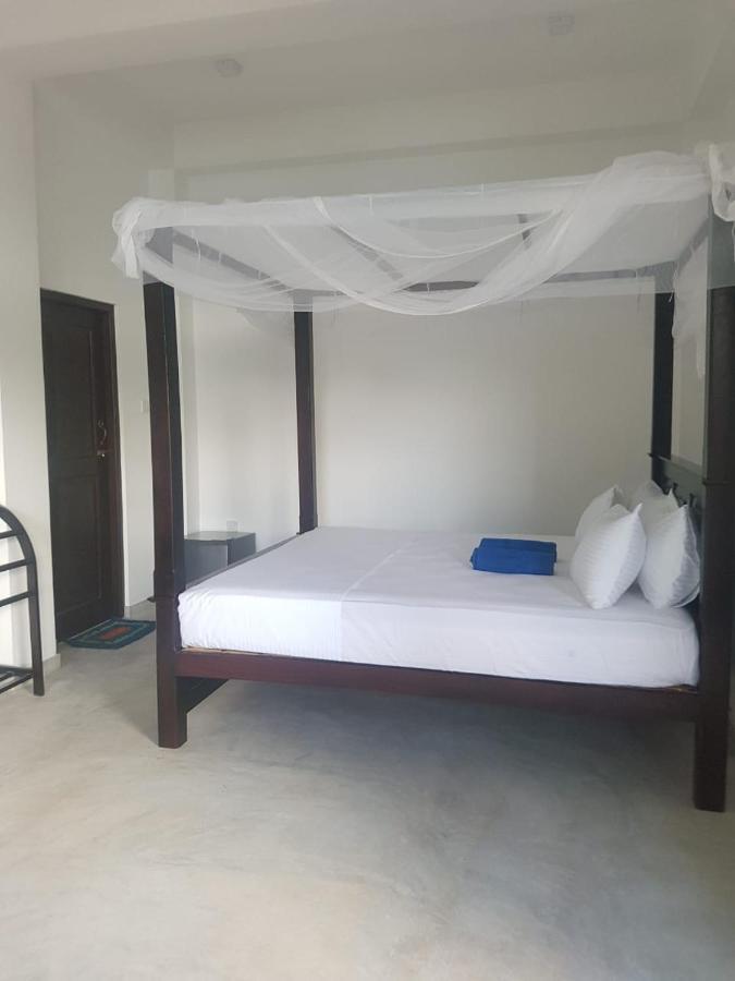 Hotel Waves Hiri à Dikwella Extérieur photo