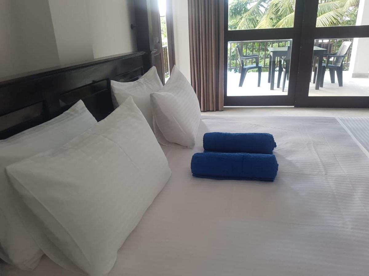 Hotel Waves Hiri à Dikwella Extérieur photo