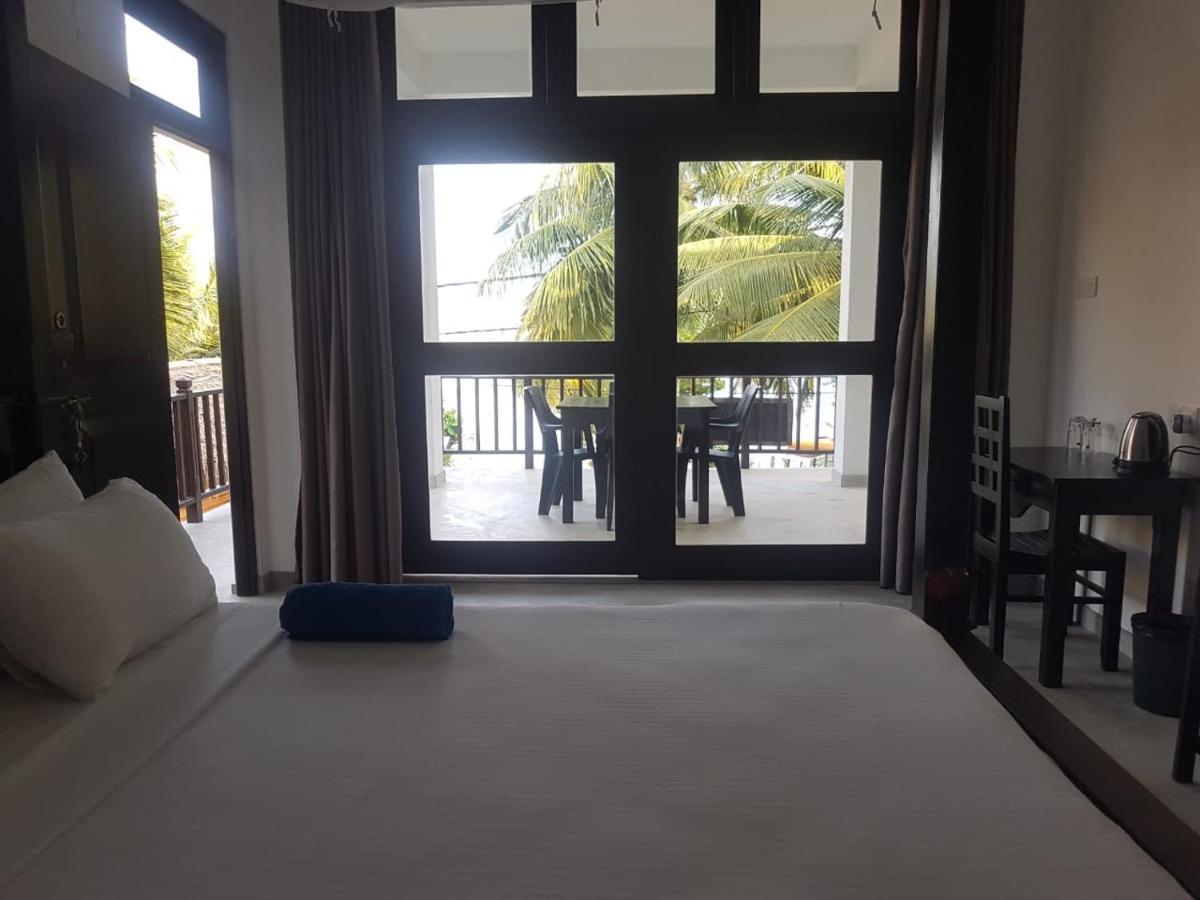 Hotel Waves Hiri à Dikwella Extérieur photo