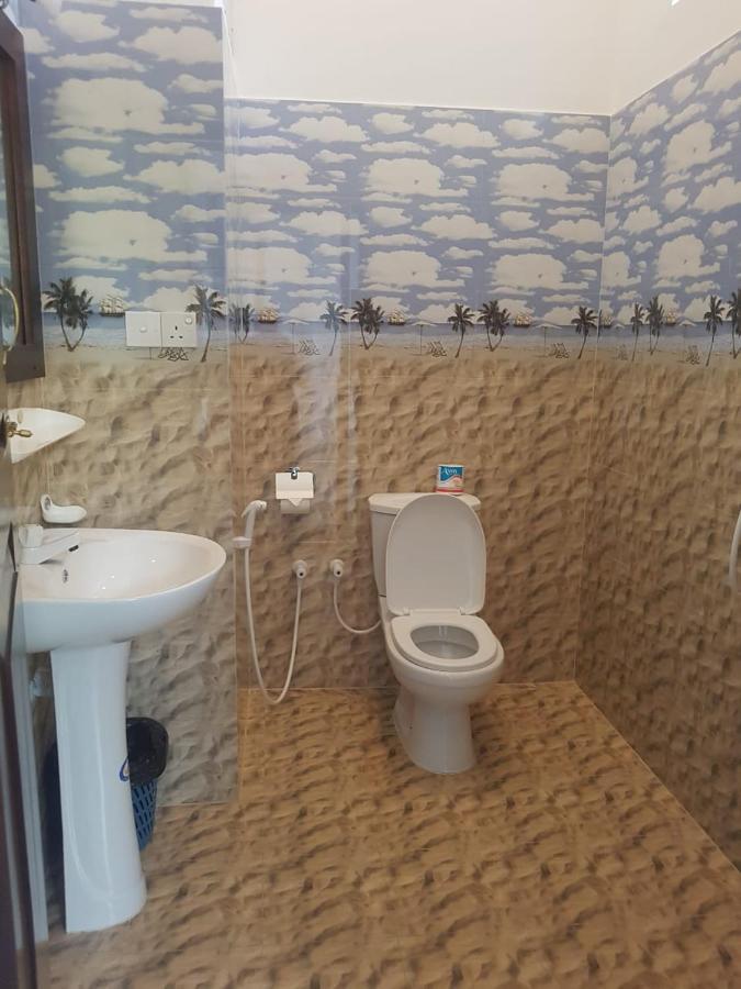 Hotel Waves Hiri à Dikwella Extérieur photo