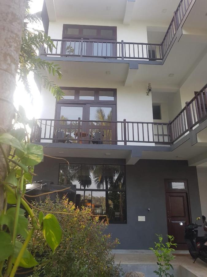 Hotel Waves Hiri à Dikwella Extérieur photo