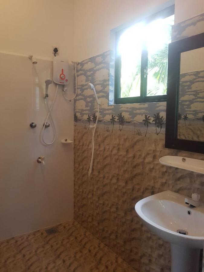 Hotel Waves Hiri à Dikwella Extérieur photo