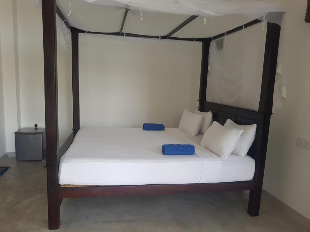 Hotel Waves Hiri à Dikwella Extérieur photo