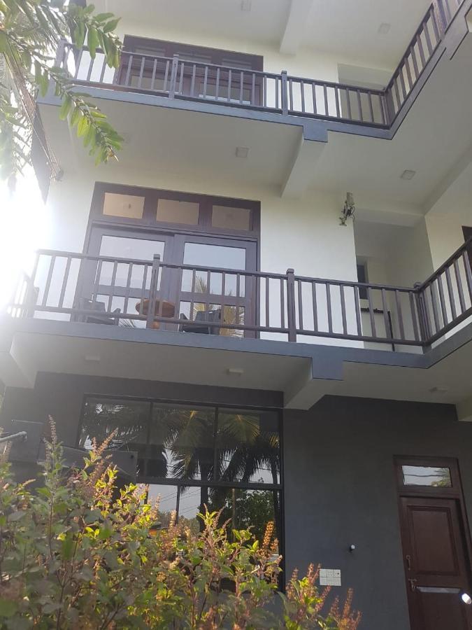 Hotel Waves Hiri à Dikwella Extérieur photo