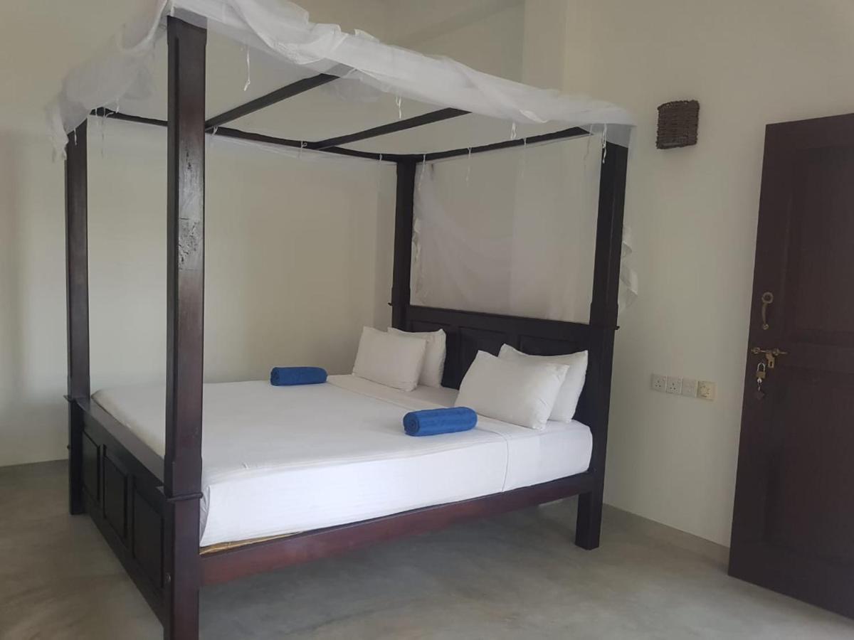 Hotel Waves Hiri à Dikwella Extérieur photo