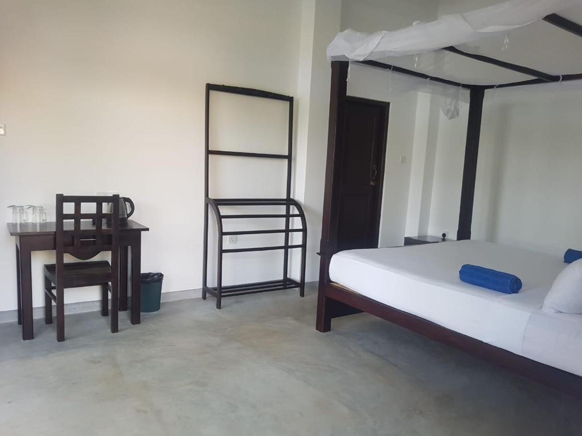 Hotel Waves Hiri à Dikwella Extérieur photo