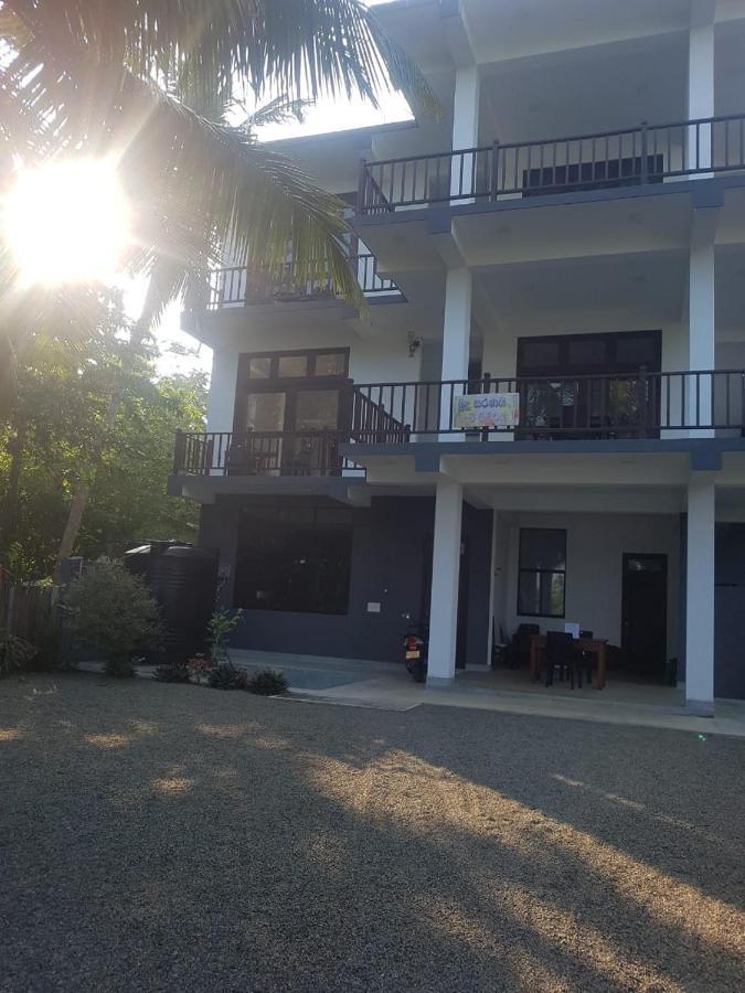 Hotel Waves Hiri à Dikwella Extérieur photo
