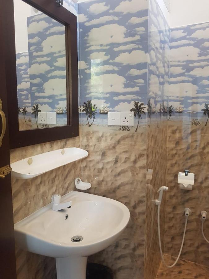 Hotel Waves Hiri à Dikwella Extérieur photo